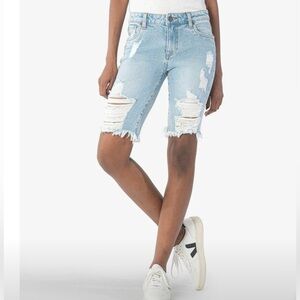 NWT Kut from the Kloth Sophie Mid Rise Bermuda Short (Wishful Wash)